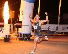 Nocny Półmaraton Wrocław 2022, uczestnicy, znajdź się na zdjęciach ze staru lub mety