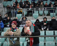 Na zdjęciu kibice Śląska na stadionie Tarczyński Arena, 28.01.2023