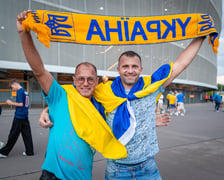 Kibice w drodze na mecz Ukraina - Francja we Wrocławiu