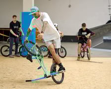<p>Zawodnicy z Polski i Europy podczas eliminacji BMX Freestyle Contest 2025</p>