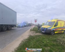 <p>W Michałowicach pod Sob&oacute;tką na przejeździe zderzyły się samoch&oacute;d ciężarowy i pociąg</p>