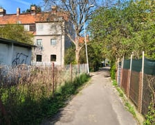 <p>Alejka Olgi Boznańskiej - nawierzchnia przed remontem.</p>