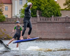 Jetboard i e-foil  - deski z napędem, które nie potrzebują fal
