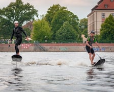 Jetboard i e-foil  - deski z napędem, które nie potrzebują fal