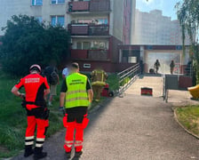 Akcja służb ratunkowych podczas pożaru w bloku na ul. Dokerskiej na Kozanowie, 27.06.2026 r.