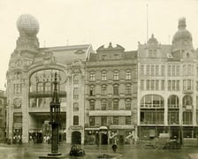 Dom Handlowy Feniks jeszcze z globusem na szczycie