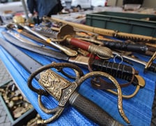 Giełda Staroci pod Iglicą przy Hali Stulecia we Wrocławiu