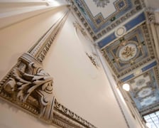 Odnowiona klatka schodowa w kamienicy przy ulicy Lelewela