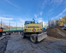 <p>Postęp prac budowlanych zaplecza szatniowo-sanitarnego przy boisku przy ul. Orzechowej (luty 2024)</p>