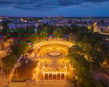 Na zdjęciu Bastion Sakwowy widziany z lotu ptaka. Natężenie światła na Bastionie Sakwowym będzie zmieniało się w zależności od pory dnia.