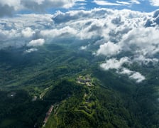 <p>Twierdza Srebrna G&oacute;ra jest położona na wzg&oacute;zach. To bardzo malownicze miejsce</p>