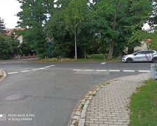 <p>Przykłady niezgodnego z prawem parkowania</p>