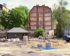 Trwający obecnie remont podwórka na Przedmieściu Oławskim