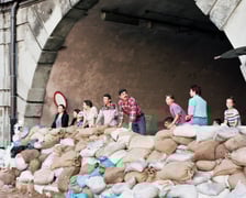 <p>Pow&oacute;dź Tysiąclecia we Wrocławiu, 1997 rok</p>