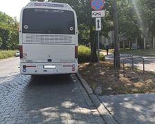 <p>Przykłady nieprawidłowego parkowania</p>