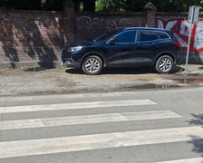 <p>Przykłady nieprawidłowego parkowania</p>