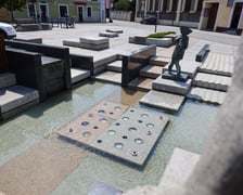 <p>Nieczynna fontanna w Rynku Psie Pole</p>