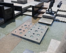 <p>Nieczynna fontanna w Rynku Psie Pole</p>