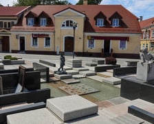 <p>Nieczynna fontanna w Rynku Psie Pole</p>