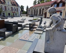 <p>Nieczynna fontanna w Rynku Psie Pole</p>