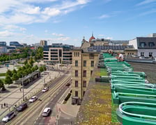 Mocowanie szklanych rur neonu "dobry wieczór we Wrocławiu", 23 lipca 2024