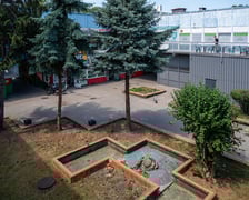 Budynki handlowe ul. Trwała 7, zdjęcia z lipca 2024