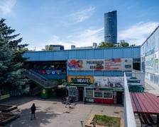 Budynki handlowe ul. Trwała 7, zdjęcia z lipca 2024