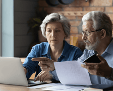 <h2>Jak obliczana jest podwyżka rent i emerytur?</h2>
<p>- Waloryzacja jest obliczana na podstawie średniorocznego wskaźnika cen towar&oacute;w i usług konsumpcyjnych dla gospodarstw domowych emeryt&oacute;w i rencist&oacute;w z poprzedniego roku kalendarzowego, powiększonego o co najmniej 20 proc. realnego wzrostu przeciętnego wynagrodzenia w tym samym okresie &ndash; m&oacute;wi Iwona Kowalska-Matis regionalna rzeczniczka prasowa ZUS na Dolnym Śląsku.</p>