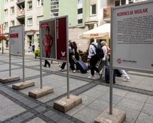 <p>Wystawa &bdquo;Wrocławianka Roku 2023&rdquo; przy Oławskiej</p>