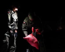 Nocne umacnianie wałów na Marszowicach