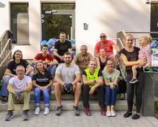 <p>Ekipa działająca przy CAL-u Kozan&oacute;w. Układali worki z piaskiem przy żłobku na Dokerskiej</p>