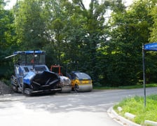 Układanie twardej nawierzchni na Gostyńskiej, 30 września 2024