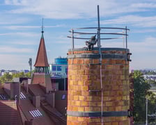 Krasnale na kominie na Bulwarze Staromiejskim we Wrocławiu