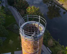 Krasnale na kominie na Bulwarze Staromiejskim we Wrocławiu