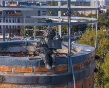 Krasnale na kominie na Bulwarze Staromiejskim we Wrocławiu