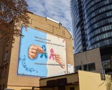 Mural na szpitalu na pl. Hirszfelda (osiedle Powstańców Śląskich)