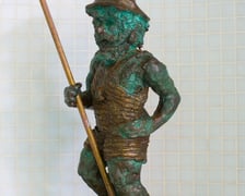 Krasnal pilnujący bezpieczeństwa korzystających z basenu przy ul. Teatralnej