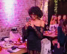 Zakulisowe wykonane podczas oficjalnej sesji fotograficznej