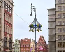 Trwa montaż pierwszych świątecznych dekoracji. Wrocław, 13.11.2024