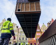 Ustawianie Jarmarku Bożonarodzeniowego