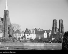 <p>Wrocław w 1950 roku. Widok na Ostr&oacute;w Tumski</p>
