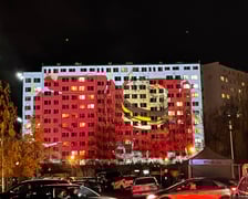 Świetlna instalacja na Gaju