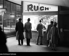 <p>Kiosk RUCH-u w 1963 roku</p>