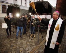 <p>Pczki pobłogosławił dziś rano abp Kupny.</p>