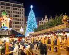 <p>Sylwester 2024/2025 na wrocławskim Jarmarku Bożonarodzeniowym. Magiczne zdjęcia z Rynku</p>