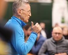 <p>Pan Wiesław pytał przedstawicieli miasta o wyw&oacute;z śmieci z osiedla</p>