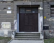 <p>W kamienicy mieści się kości&oacute;ł ewangeliczny Misja Łaski oraz 10 mieszkań</p>