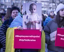 <p>Wiec w trzecią rocznicę rosyjskiej napaści na Ukrainę. Plac Nowy Targ, 24 luty 2025</p>