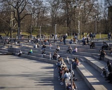 Spacerowicze we Wrocławiu