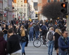 Spacerowicze we Wrocławiu